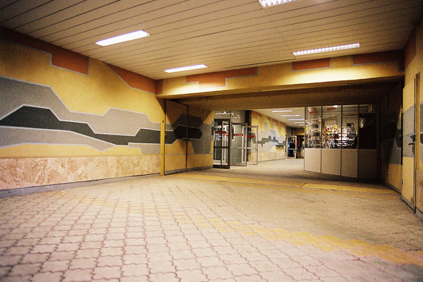 Opalchenska metro station, 2