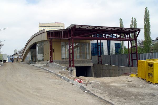 F. Joliot-Curie metro station, 3