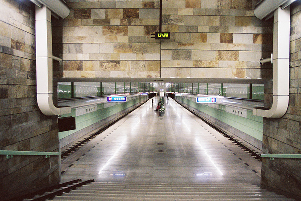 Zapaden park metro station, 3