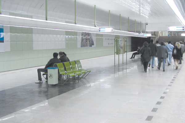 Zapaden park metro station, 8