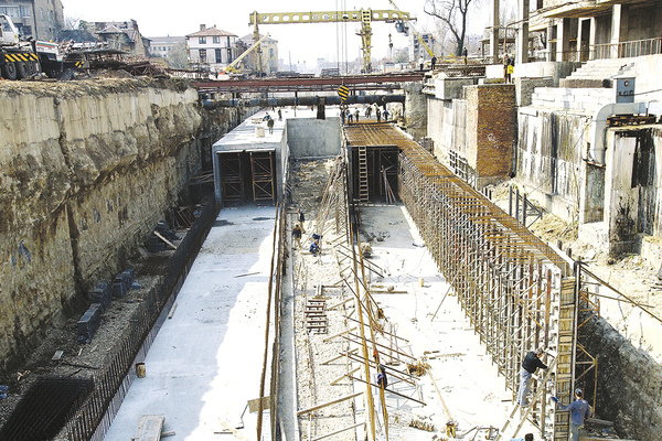 Opalchenska metro station, 1