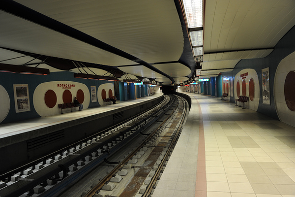 F. Joliot-Curie metro station, 14