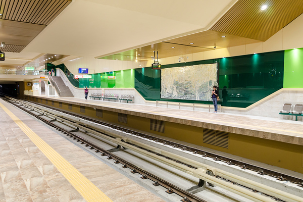 Druzhba metro station, 2