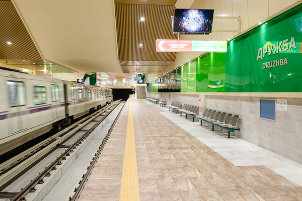 Druzhba metro station, 9