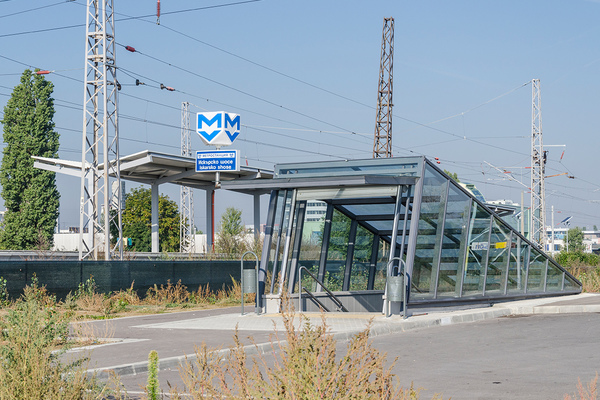 Iskarsko Shose metro station, 11