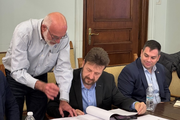 Няма нито една компрометирана сграда в рамките на изградените до момента 52 км метро в София, заяви директорът на 